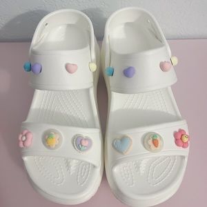 Mega crush platform sandals crocs with charms white w7